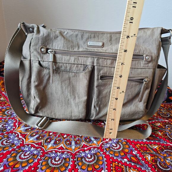 Baggallini Large Hobo Tote in Platinum/gray - Picture 3 of 11